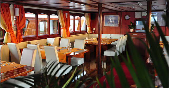 CRUCEROS COSTA DALMATA LE CORDEA CRUCEROS CROACIA CRUCEROS ISLAS DALMATAS CRUCEROS MAR ADRIATICO CRUCEROS SPLIT TROGIR SIBENIK DUBROVNIK CRUCEROS HVAR BOL BRAC KORCULA MLJET CRUCEROS CROACIA ESLOVENIA